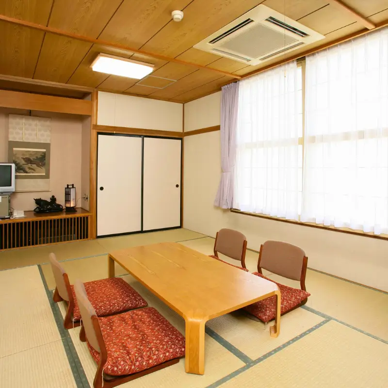 和室10畳。4名様用客室